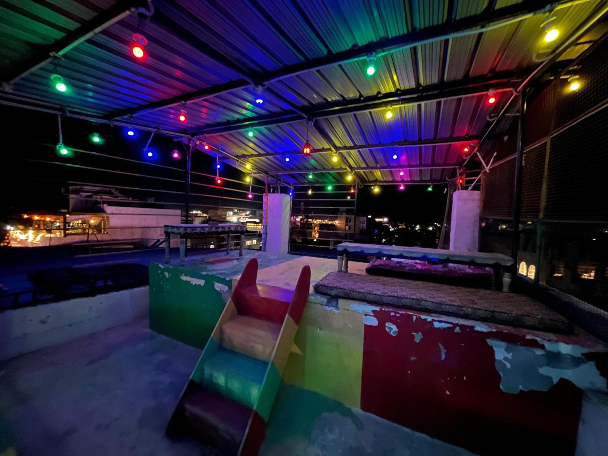 Hotel Nirvana Rooftop Puskár Kültér fotó