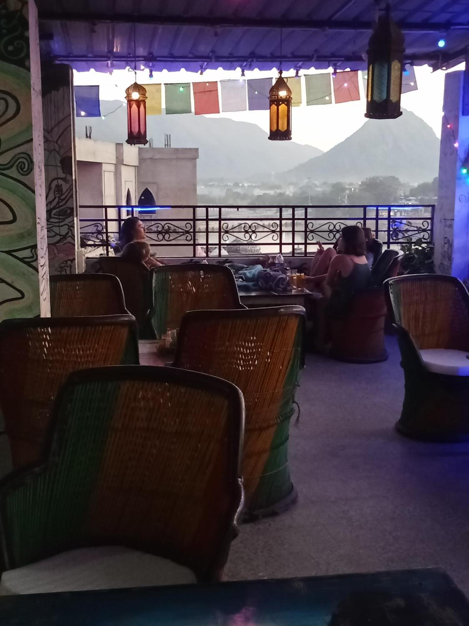 Hotel Nirvana Rooftop Puskár Kültér fotó